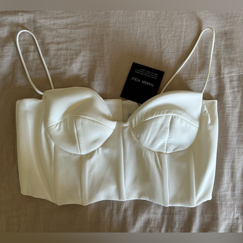 NWT Alieva Crop Top